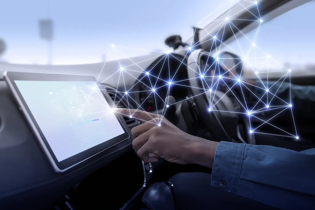 Tela de navegação e tecnologia de localização no veículo